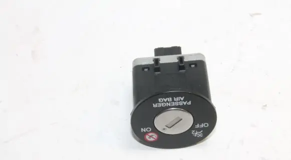 KIA Ceed Passenger airbag on/off switch 