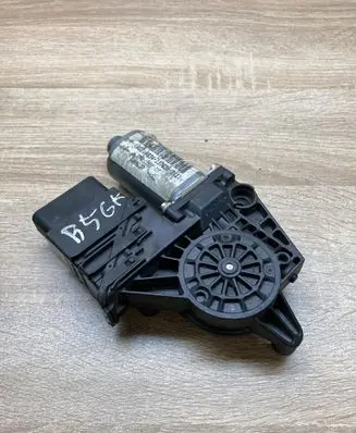 Volkswagen PASSAT B5 Rear door window regulator motor 3B9839751AT