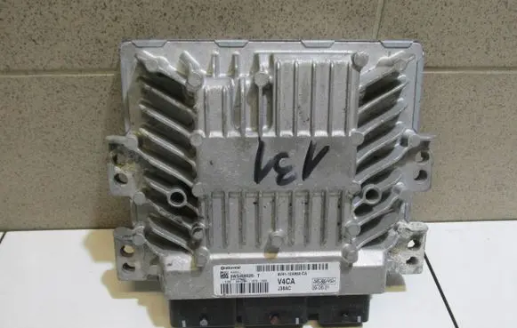 Ford Kuga I Engine control unit/module 8V4112A650CA