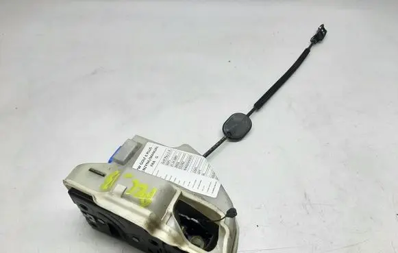 Volkswagen Golf Plus Front door lock 5K1837015E