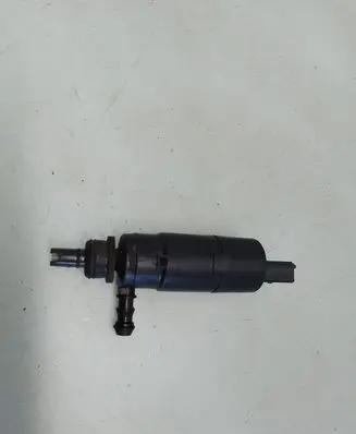 Volkswagen PASSAT B6 Windscreen/windshield washer pump