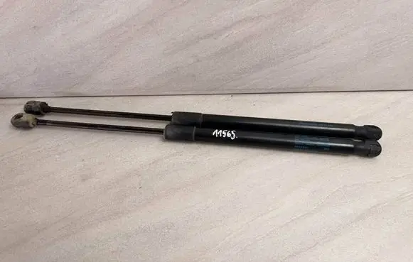 Volkswagen PASSAT B7 Tailgate/trunk strut/damper 3AF827550B