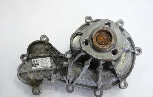 Volkswagen Touareg II Water pump 059121