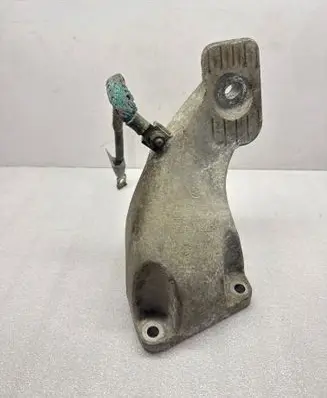 BMW 5 E60 E61 Engine mounting bracket 6777056