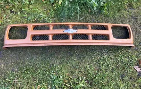 Chevrolet Blazer Front grill 15629941