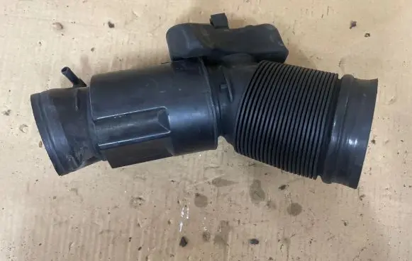 Audi A6 S6 C6 4F Air intake duct part 06E129629 1038508S02