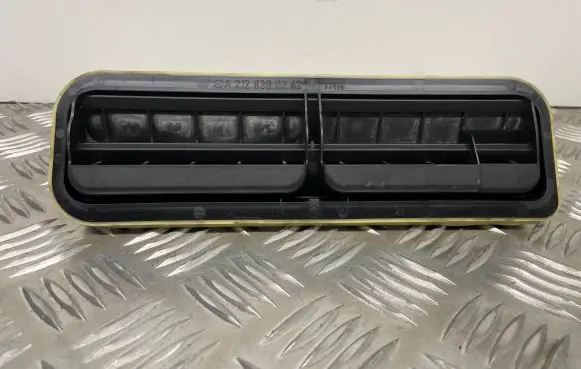 Quarter panel pressure vent