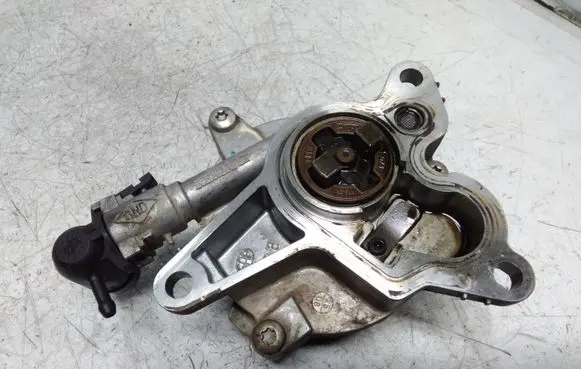 Renault Koleos I Vacuum pump 796080A 2C2090708