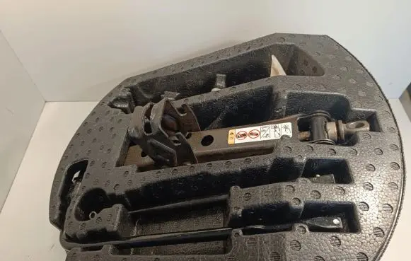 Jeep Grand Cherokee Tool set 68145663AA