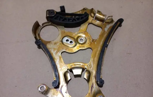 BMW 5 E60 E61 Slide rail for timing chain 7523885
