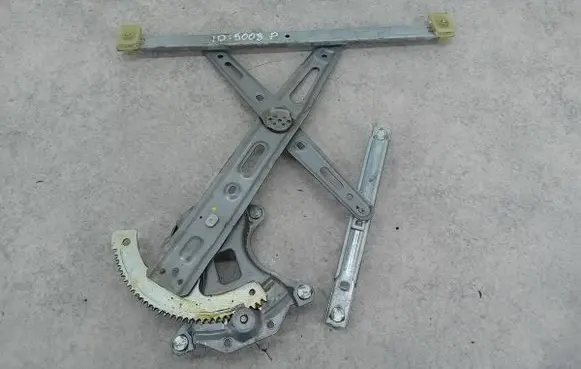 Hyundai i20 (PB PBT) Front door window regulator with motor 