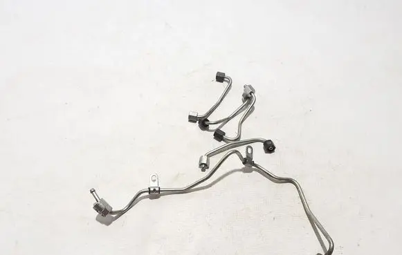 Fuel injector supply line/pipe