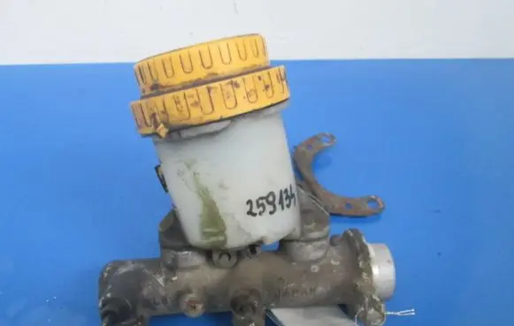 Subaru Legacy Master brake cylinder