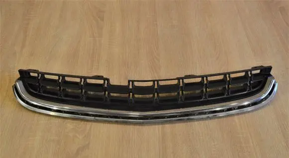 Opel Antara Front bumper upper radiator grill