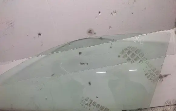 Honda Civic Front door window glass four-door 43R009007