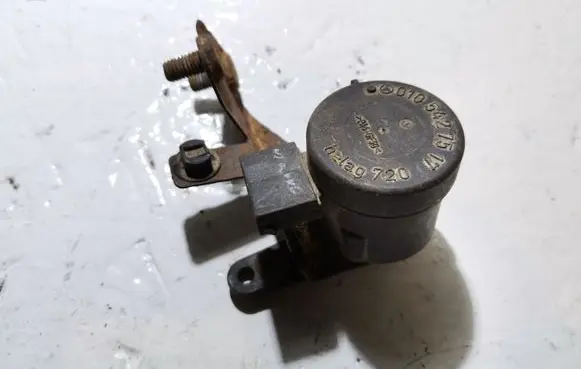 Mercedes-Benz E W210 Headlight/headlamp level sensor 0105427517
