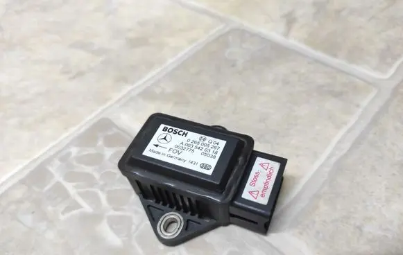 Mercedes-Benz E W211 ESP acceleration yaw rate sensor A0035420318 0265005267