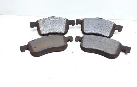 Volvo V70 Brake pads (front) 