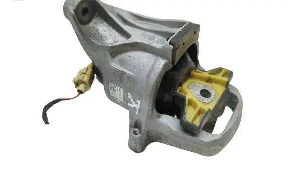 Engine mount bracket