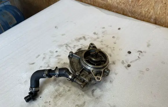 Audi A6 S6 C6 4F Vacuum pump 059145100E
