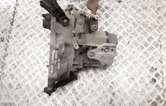 Peugeot 2008 I Manual 5 speed gearbox 9675193610