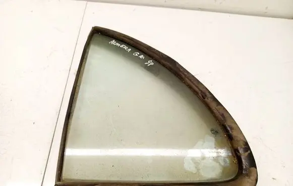 Nissan Almera Rear side window as2