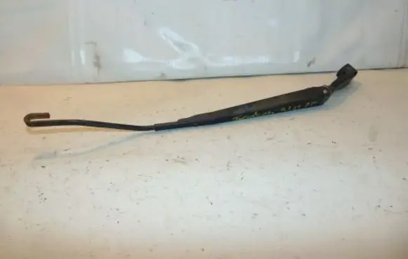 Front wiper blade arm