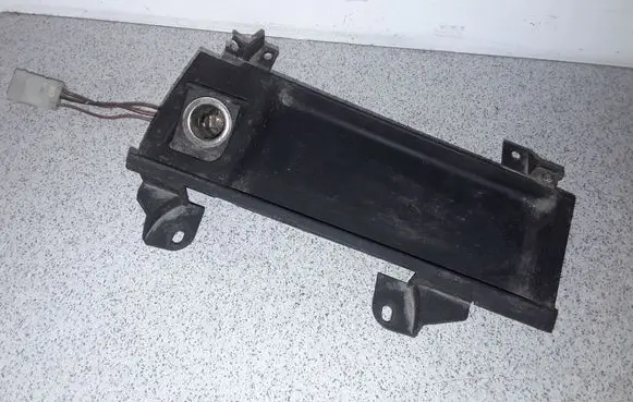 BMW 5 E39 12 V Socket (front) 51168159694 8159694