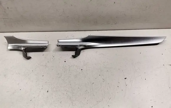 Dashboard glove box trim