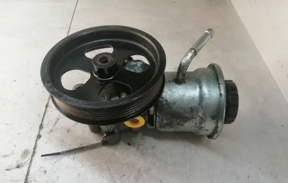 Toyota Avensis T250 Power steering pump 12180