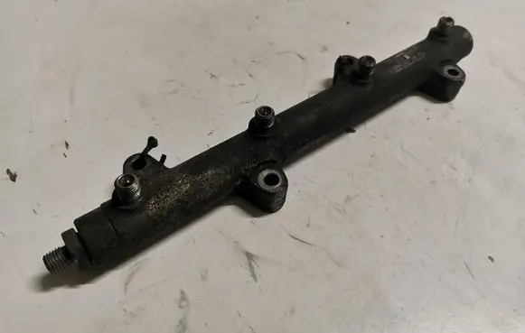 Audi A8 S8 D3 4E Fuel main line pipe 057130089
