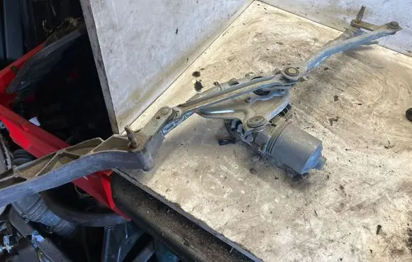 Mercedes-Benz E W211 Front wiper linkage A2118201340