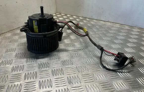 Volkswagen II LT Heater fan/blower X17651586K