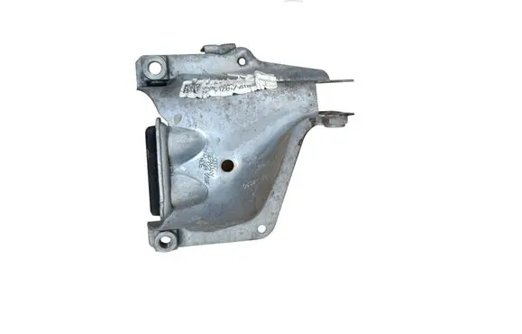 Engine mounting bracket