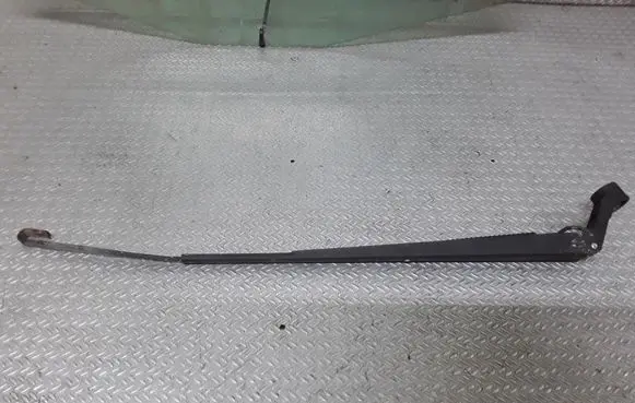 Toyota Yaris Front wiper blade arm
