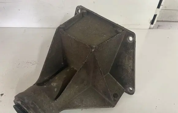 BMW X5 E53 Driveshaft support bearing bracket 31637503120 7503120