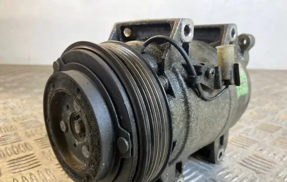 Volvo XC90 Air conditioning (A/C) compressor (pump) 8708581