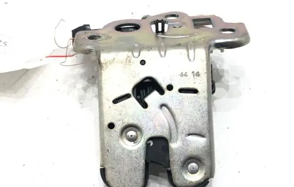 Skoda Octavia Mk3 (5E) Tailgate exterior lock 