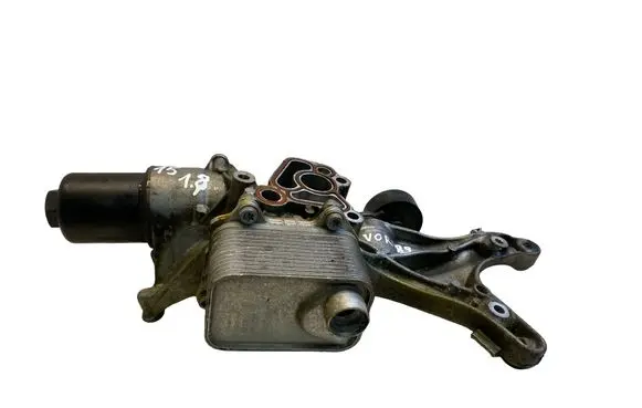 Oil filter mounting bracket