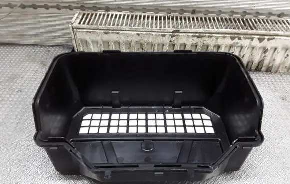 Volkswagen Touareg I Battery box tray cover/lid 7L6915430A