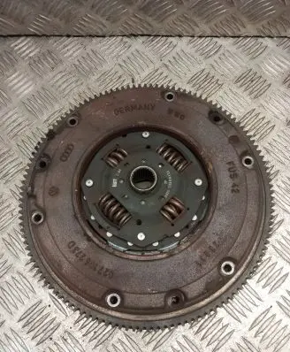 Volkswagen Golf IV Clutch set kit 027105273D