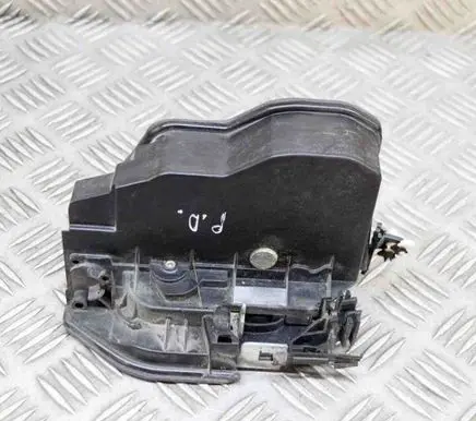 BMW X3 F25 Front door lock 7318424