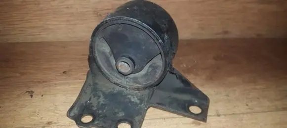 Mitsubishi Galant Engine mount bracket