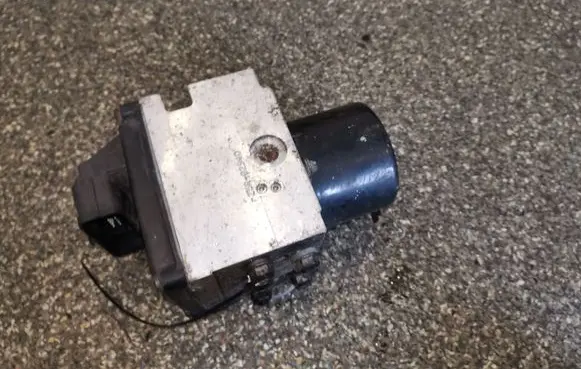 Volkswagen PASSAT B6 ABS Pump 3C0614095M