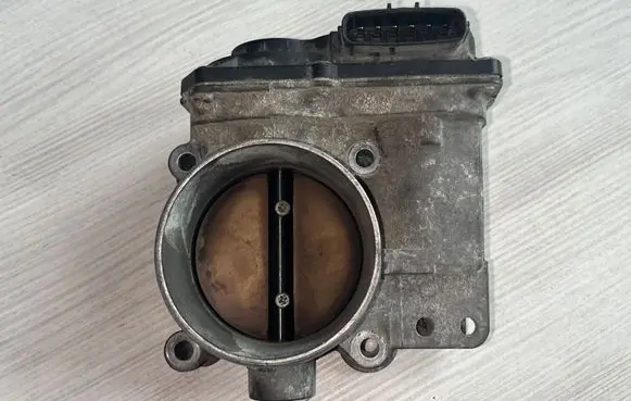 Volvo V70 Throttle valve 30711551