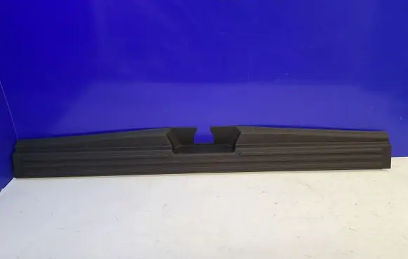 Trunk/boot sill cover protection