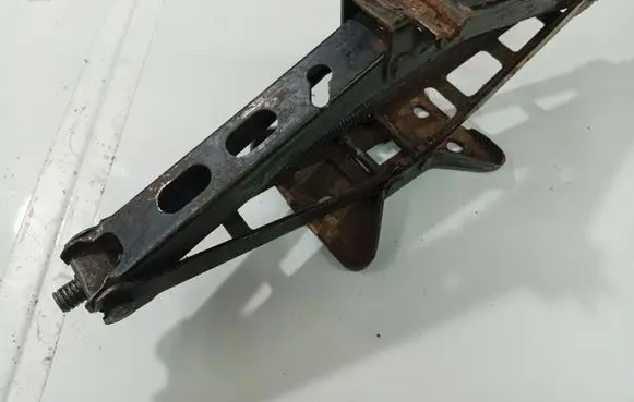 Toyota Yaris Lift Jack 