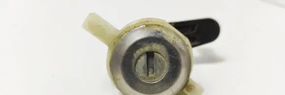 Renault Megane I Front door lock (next to the handle) 