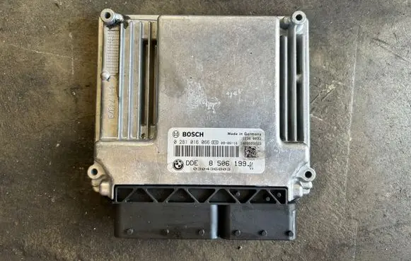 BMW 5 E60 E61 Engine control unit/module 8506199 030436803 0281016066