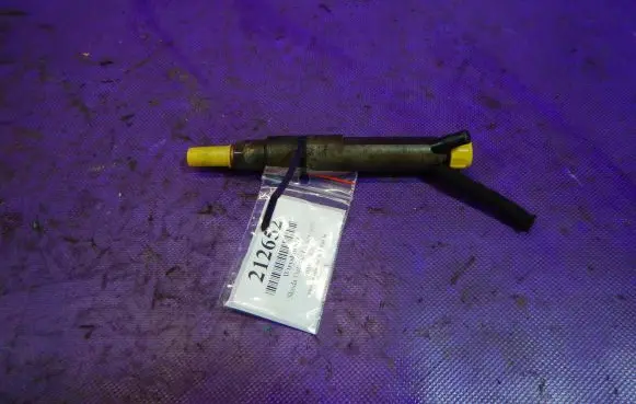 Skoda Octavia Mk1 (1U) Fuel injector 038130201G